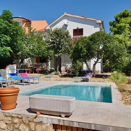 Vikendica Barbat 28 *